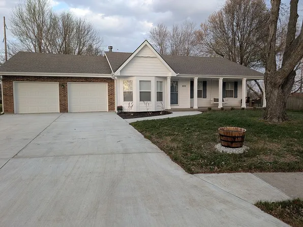 800 Stone Brook Ln, Grain Valley, MO 64029