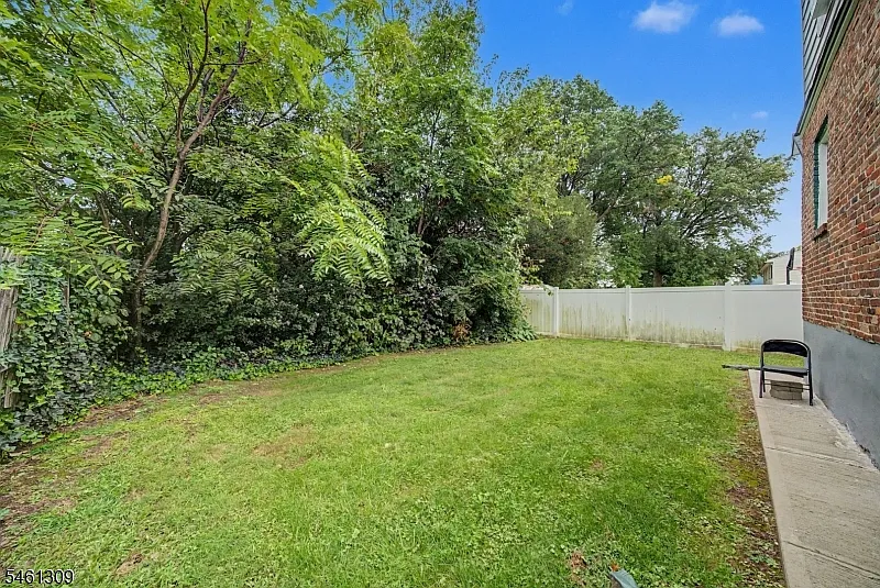 3 bed, 1.0 bath, $2,500 — Photo 4