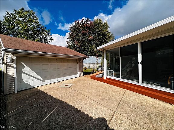 4th image of 943 Eastlake Dr