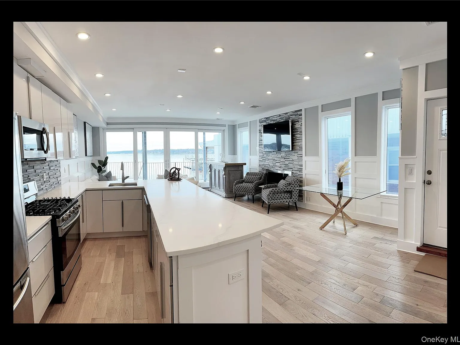 3 bed, 2.5 bath, 1500 sqft, $6,900 — Photo 2