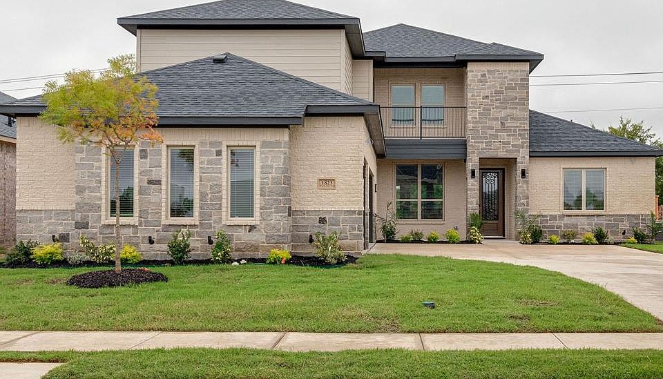 1st image of 1823 Royal Lake Dr