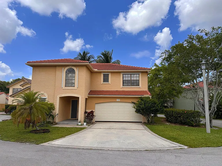 1728 Shoreside Cir — Photo 2