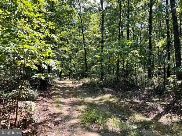 999 Short Mountain Ln, Hedgesville, WV 25427