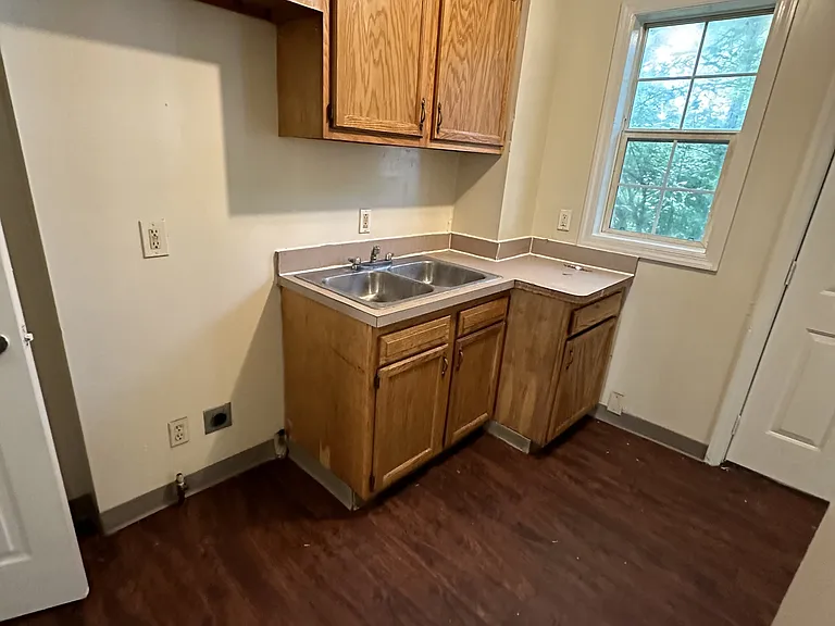 7011 Irvington Ter — Photo 9