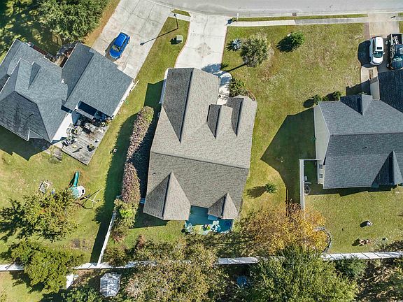 3rd image of 215 Jessica Lakes Dr.