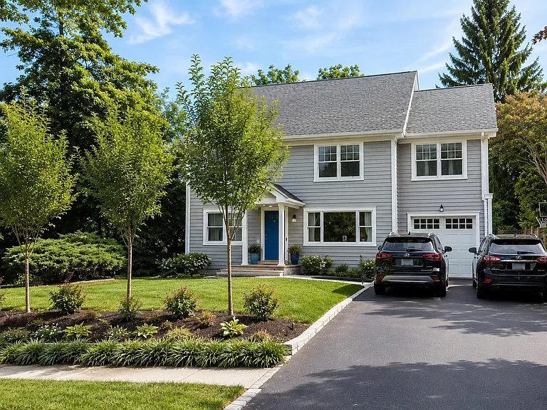 16 Vincent Ave — Photo 1