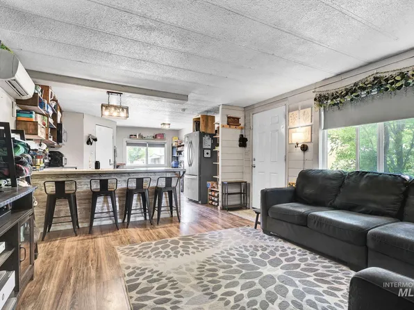 3791 Pioneer Park Ln, Homedale, ID 83628