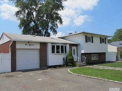 118 W 24th St, Deer Park, NY, 11729