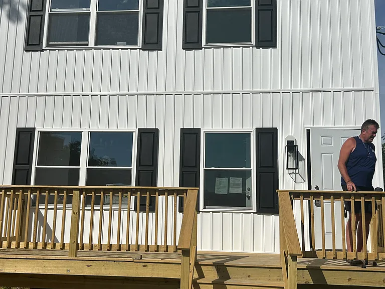 212 Smith St #A — Photo 1