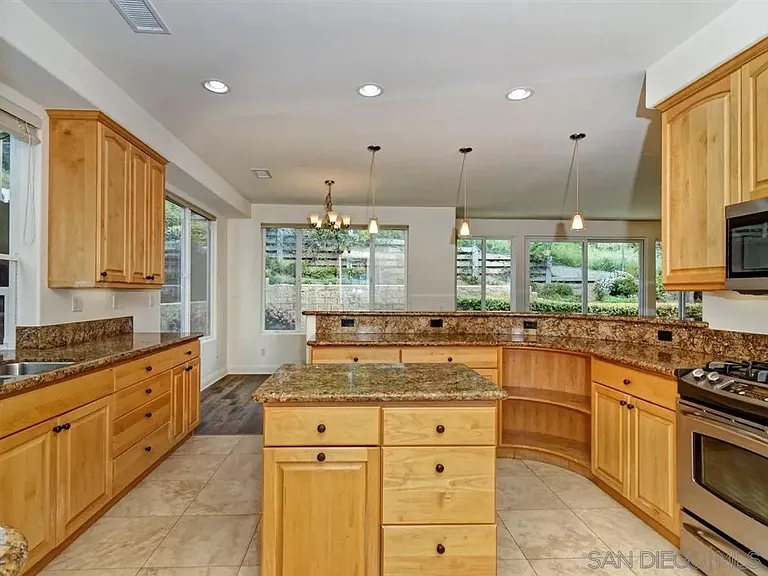 1820 Malden St — Photo 20