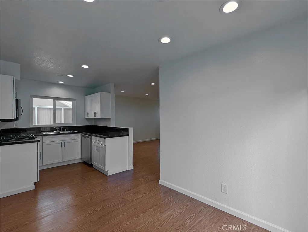 1 bed, 800 sqft, $1,895 — Photo 3