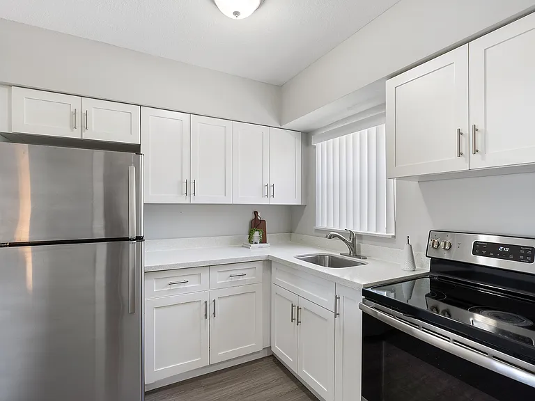 550 NE 20th St #6 — Photo 3