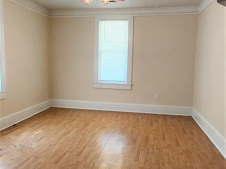 413 N Magnolia St — Photo 8
