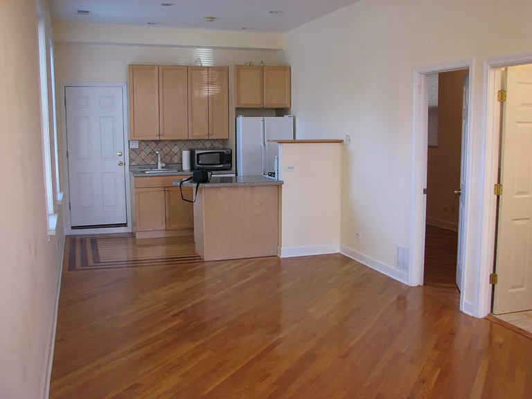 1242 N Bosworth Ave #1 — Photo 2