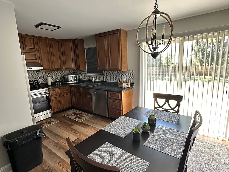 725 W Phillips Dr — Photo 14