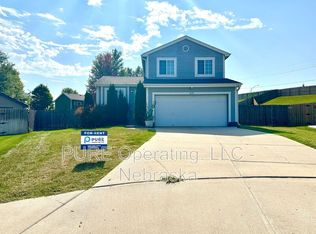 1009 Bison Cir, Papillion, NE 68046