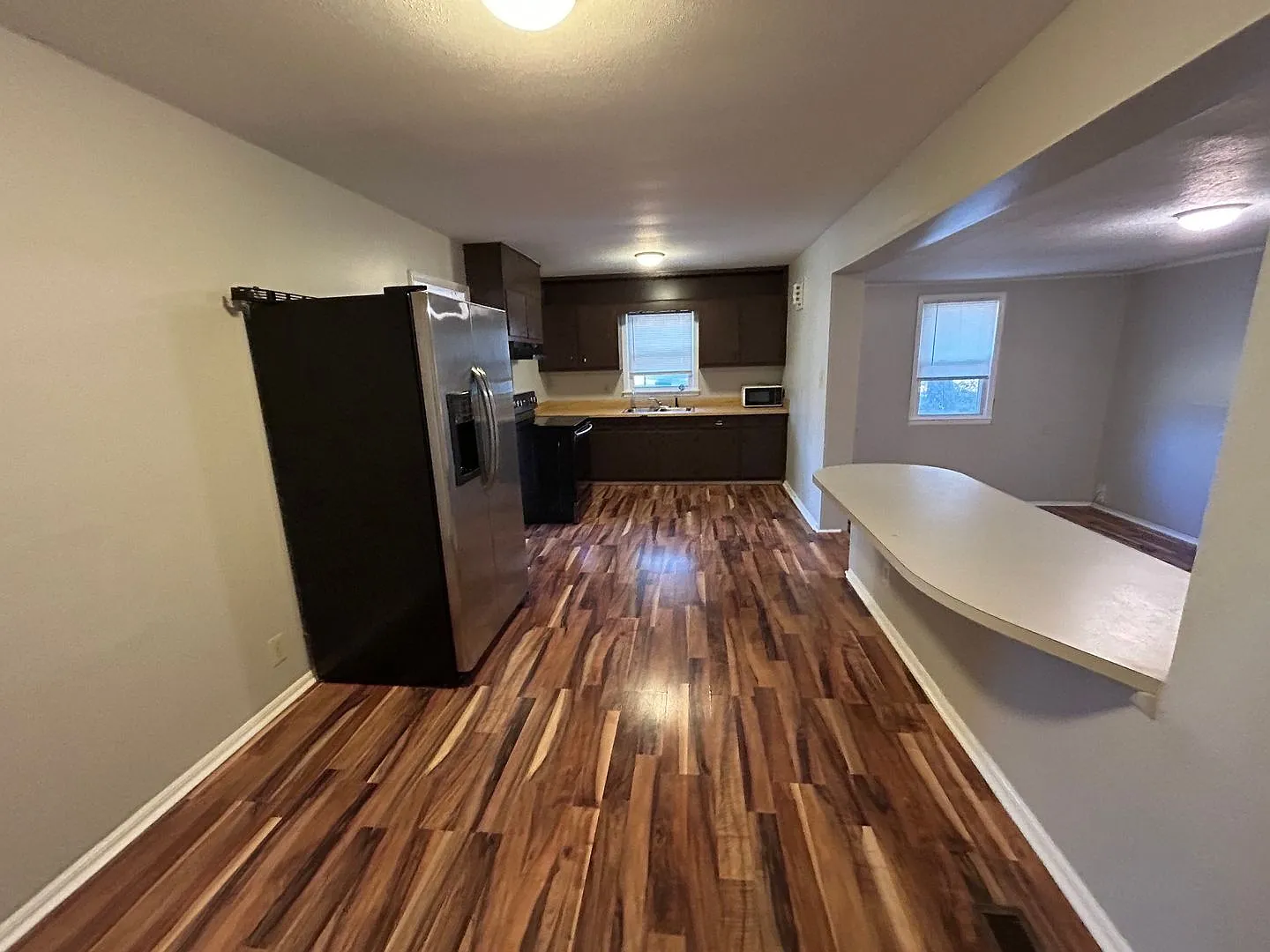 4bed /2bath Brick Home With Fenced In Back Yard — Photo 4