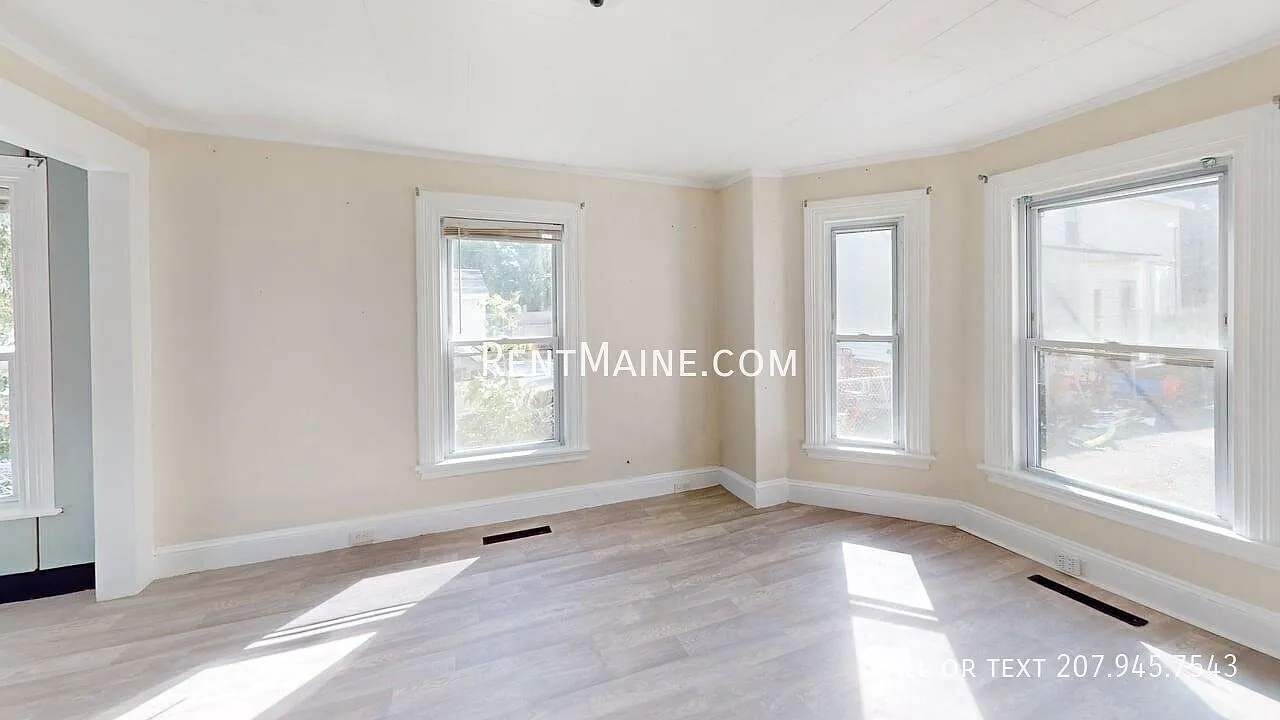 3 bed, 1063 sqft, $1,575 — Photo 3