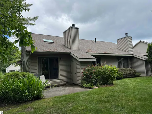 723 N Apple Tree Dr Unit 18, Suttons Bay, MI 49682