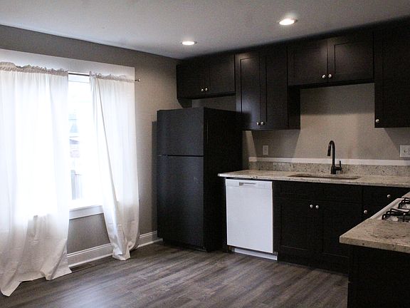 3rd image of 879 Campbell Ave