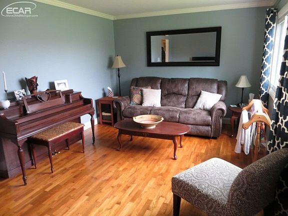 2nd image of 1516 Wade Dr