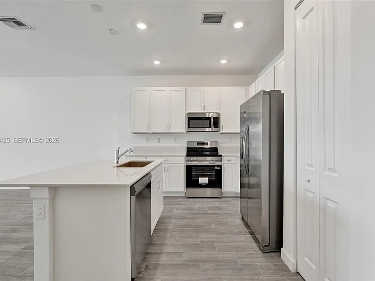 3777 Harborside Ave — Photo 2
