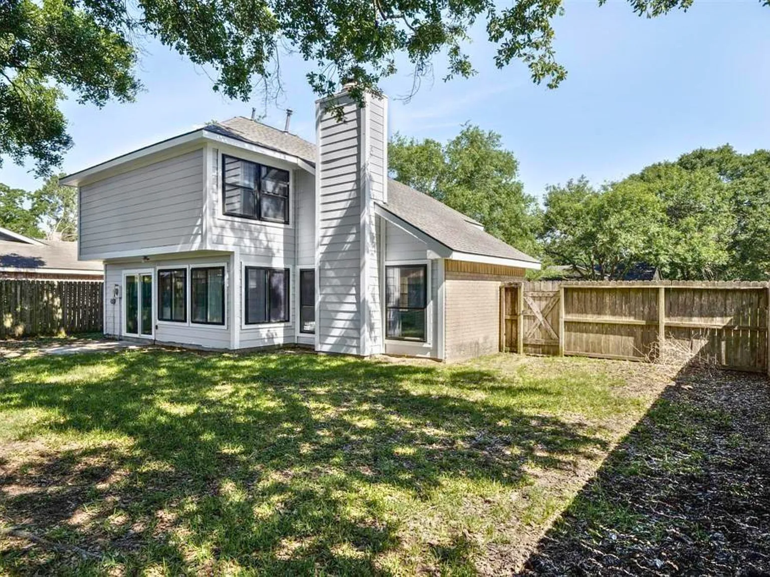3 bed, 2.5 bath, 1649 sqft, $1,995 — Photo 3