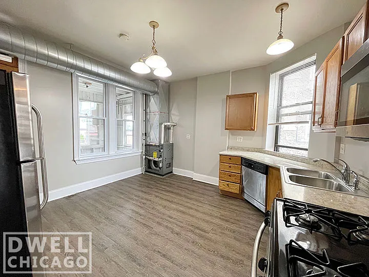 2640 W Cermak Rd #2 — Photo 3