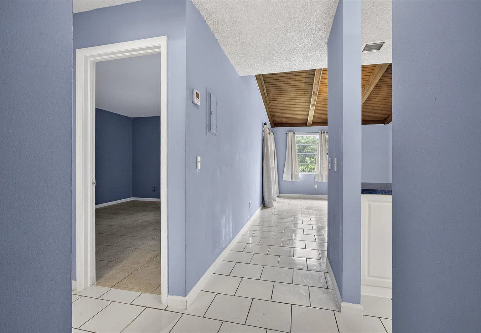 1 bed, 1.0 bath, $1,600 — Photo 2