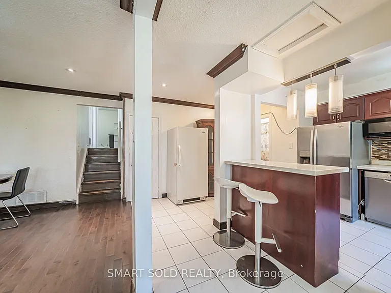 5 Horseley Hill Dr E — Photo 9