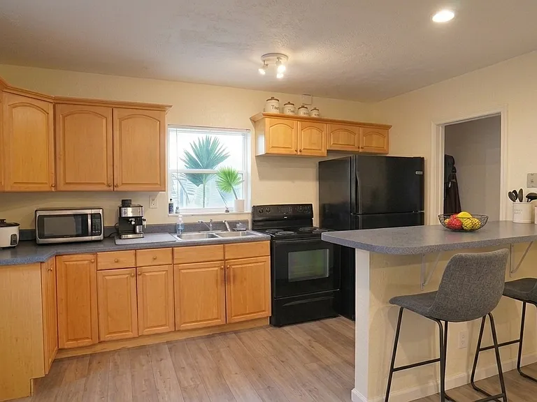 3981 NE 8th Ave #1 — Photo 5