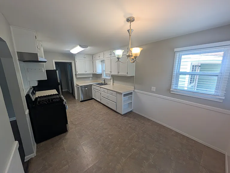 1717 Newark St — Photo 5