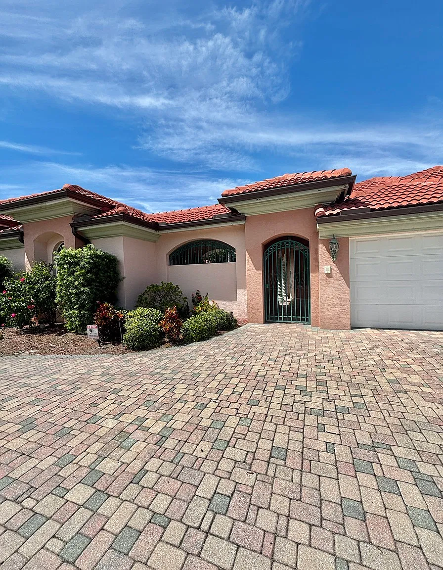 Beautiful 4 Bedroom Pool-Spa Home Available Now In Venetian Village — Photo 4