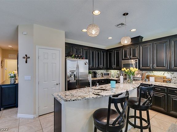 4th image of 977 Ambrosia Dr