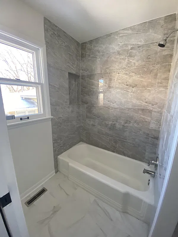 4 bed, 2.0 bath, 2200 sqft, $3,580 — Photo 2