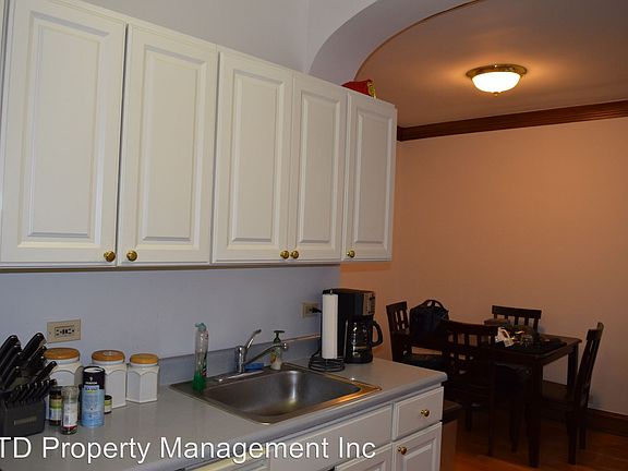 3rd image of 3624 N Greenview Ave APT 1W