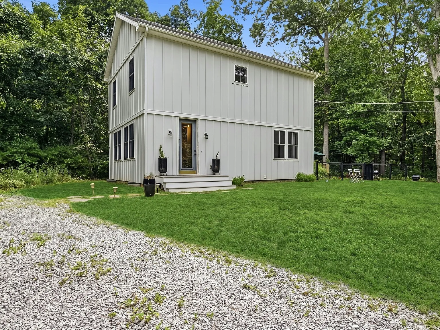 Furnished Year-Round Rental — Photo 2