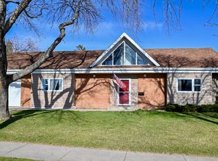 1612 6th St NW, Minot, ND 58703