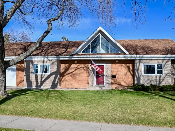1612 6th St NW, Minot, ND 58703