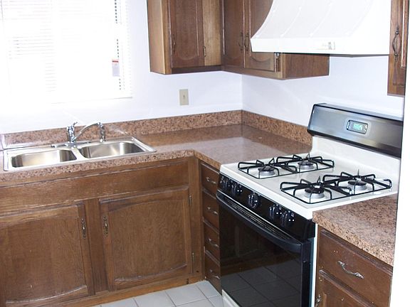 3rd image of 721 W 65th St APT 1