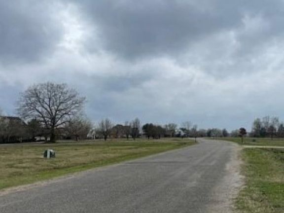 Exterior Neighborhood (street photo)