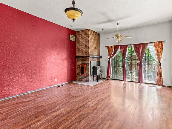 3rd image of 24 Lakeshore Dr NE