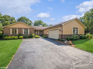 65 Forestview Dr, Elgin, IL 60120