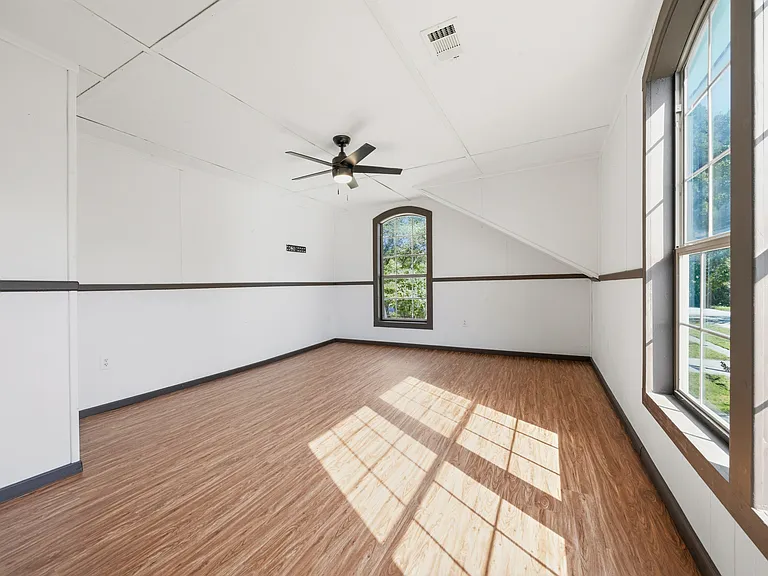 700 Harrel Ave — Photo 28