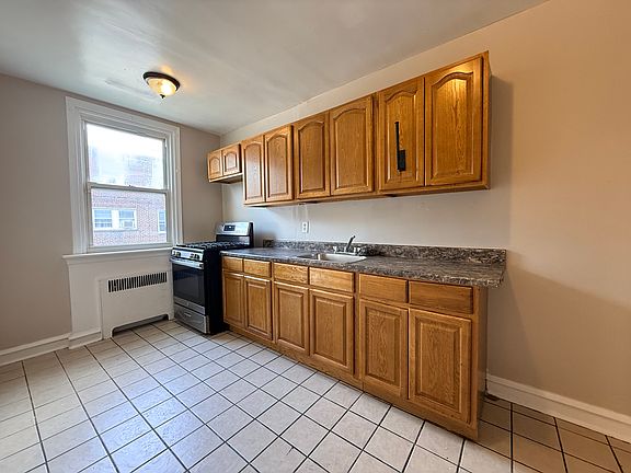 4th image of 6810 Lynford St