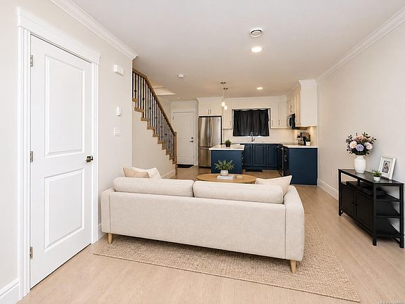 4th image of 3248 Sherman Rd #102