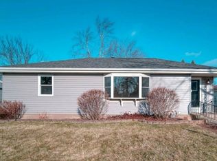 8706 W Sunset Dr, Wonder Lake, IL 60097
