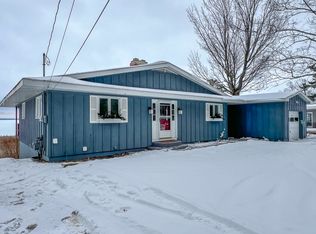 7096 P Rd, Gladstone, MI 49837