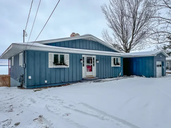 7096 P Rd, Gladstone, MI 49837