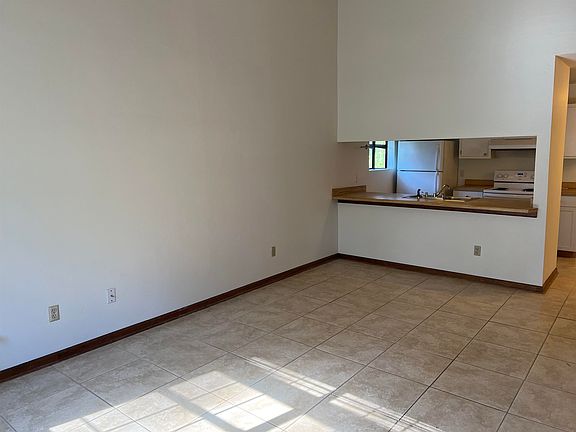 4th image of 333 Whetherbine Way E